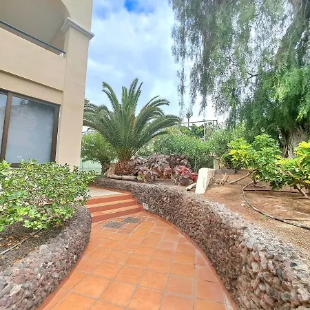 Bonito Estudio En Cristianos En Complejo Con Piscina Y Cerca De Playa Daire Los Cristianos (Tenerife)
